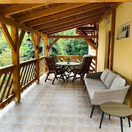 Kis Pele Nyaralohaz Ferienhaus